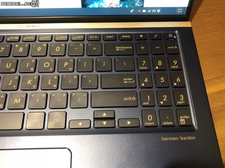 ASUS ZenBook 15 UX533FD皇家藍   15吋也能很輕薄
