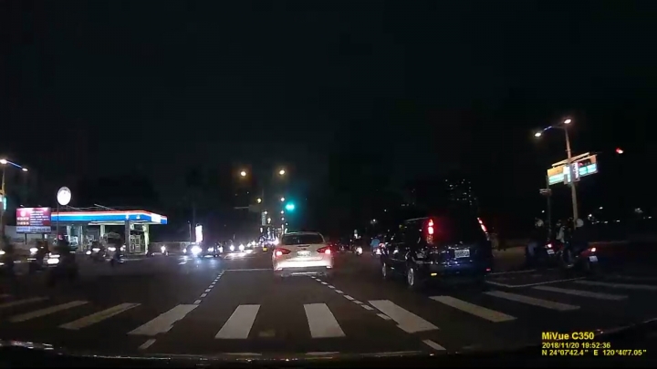 占用轉彎車道 卻不舉發