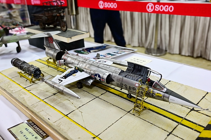 Z6開箱，拍美食，報導高雄模型藝術祭在SOGO。
