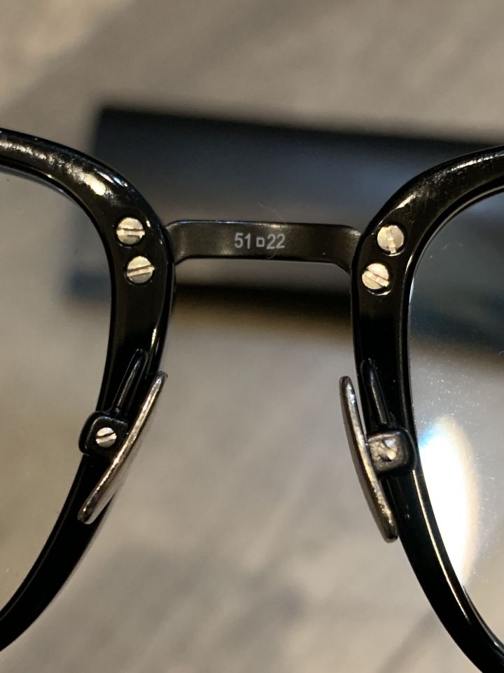 「開箱 開箱 開箱」Thom Browne 眉框眼鏡+Off-White丹寧褲+Saint Laurent粗框眼鏡