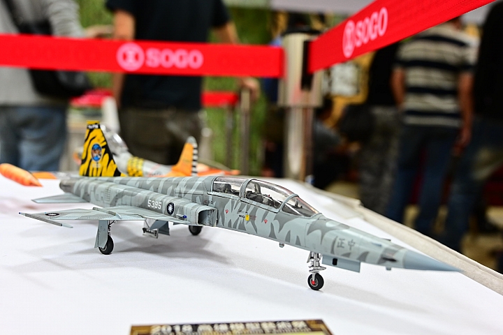 Z6開箱，拍美食，報導高雄模型藝術祭在SOGO。