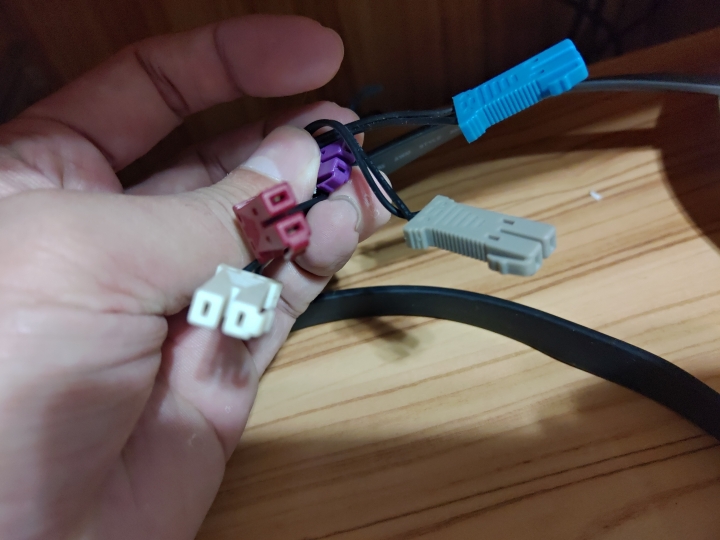 音響高手請求救（有關主機接頭問題）