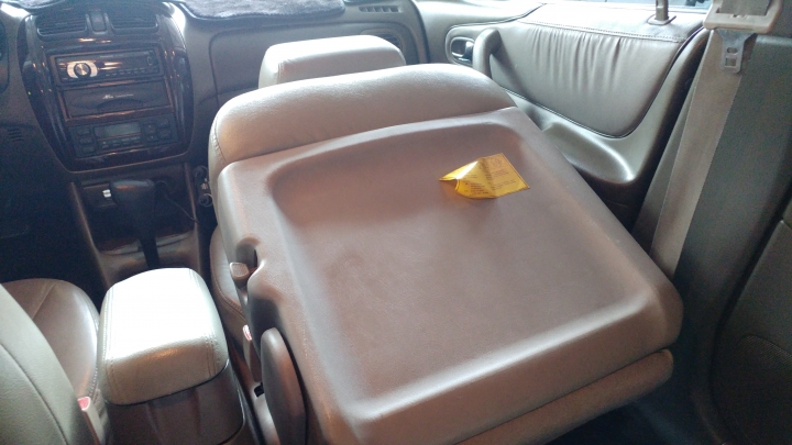 Ford Tierra1.8 Ghia 關箱文