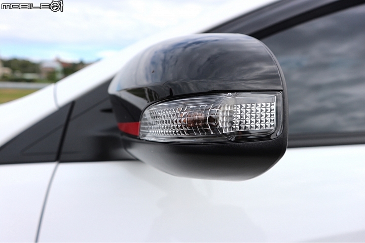 點我看大圖 開箱 TOYOTA all new YARIS S !!(超多圖)
