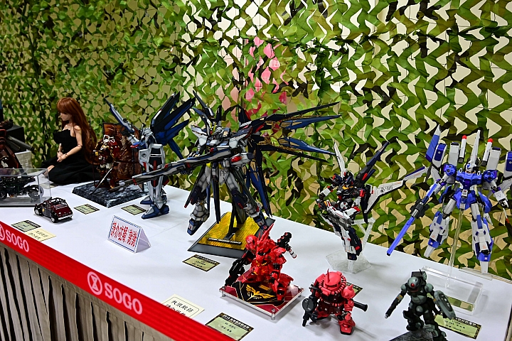 Z6開箱，拍美食，報導高雄模型藝術祭在SOGO。