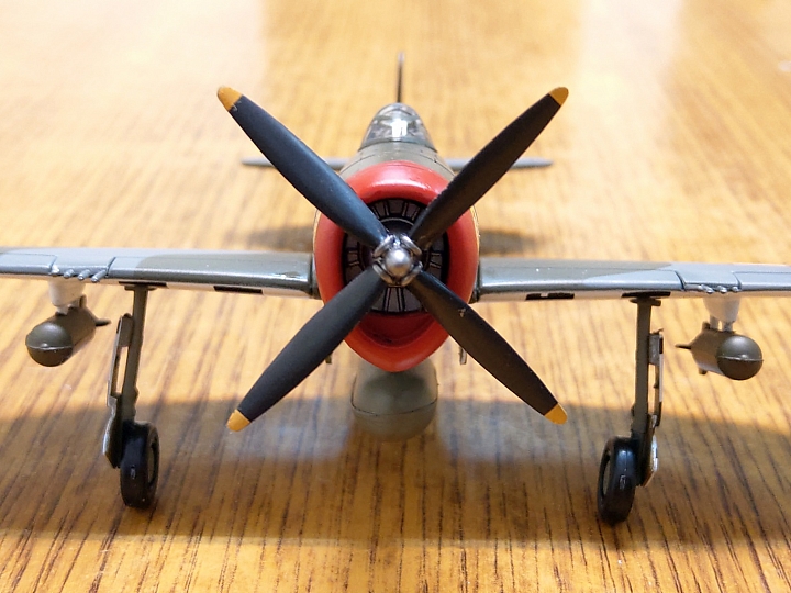 模型開箱 二次大戰傑作機[47]:共和 P-47 雷霆