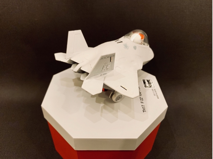 長谷川蛋機：F-22 猛禽 素組&改造推進器發光系統全紀錄