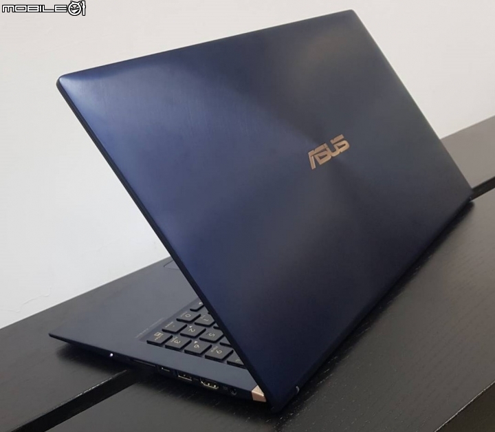ASUS ZenBook 15 UX533FD皇家藍   15吋也能很輕薄