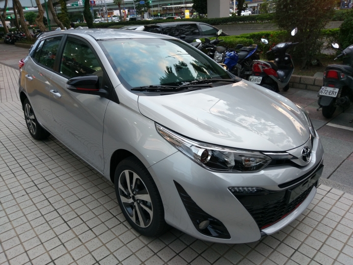 真開箱文   18 Yaris S 銀鴨 購車心得記