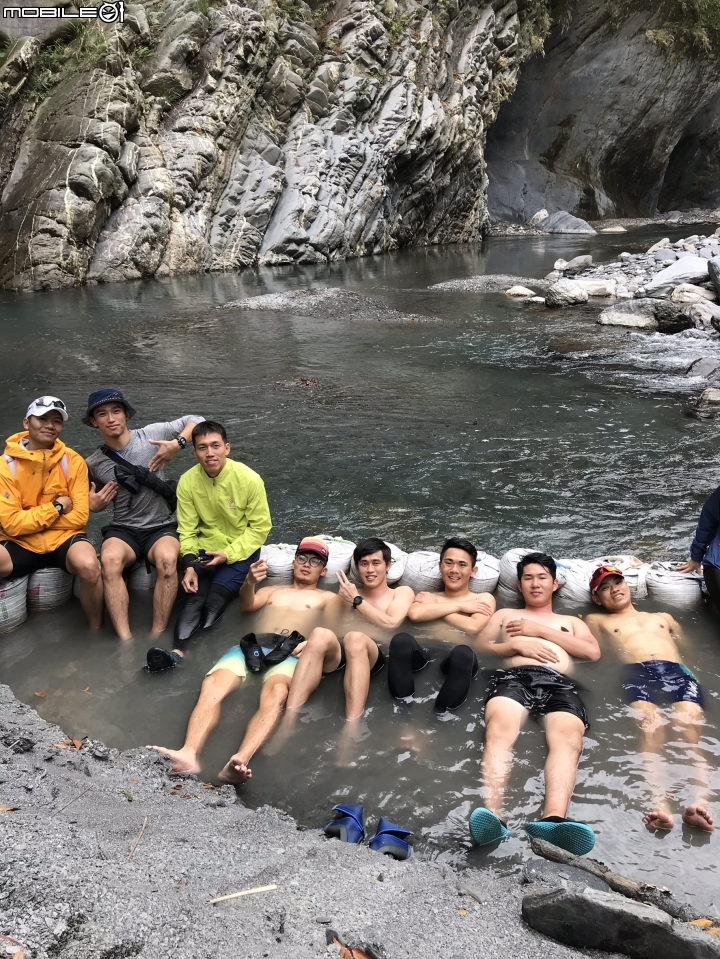 【野生天體營】2018 - 塔羅灣溪野溪露宿。溯溪野營溫泉耶誕營火趴一次滿足