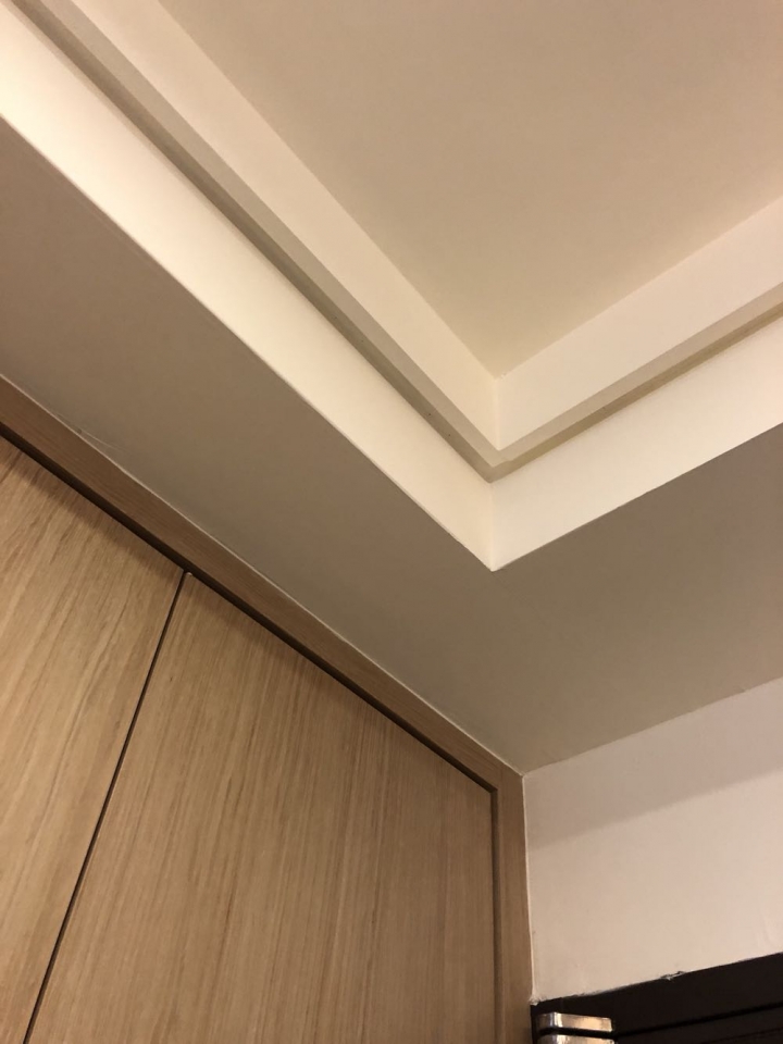 家中幾處出現不明木屑