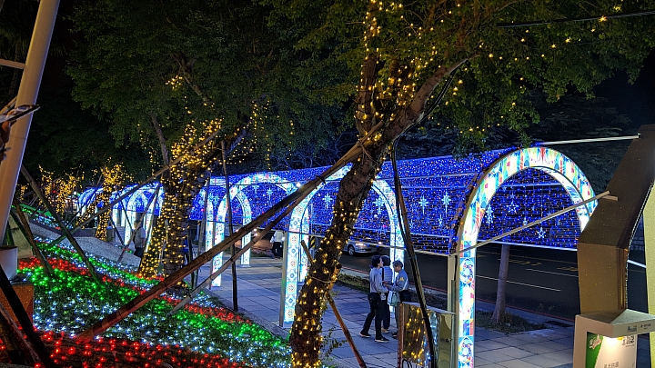 HTC U11 使用google相機app Night Sight模式夢時代手持夜拍大大有感