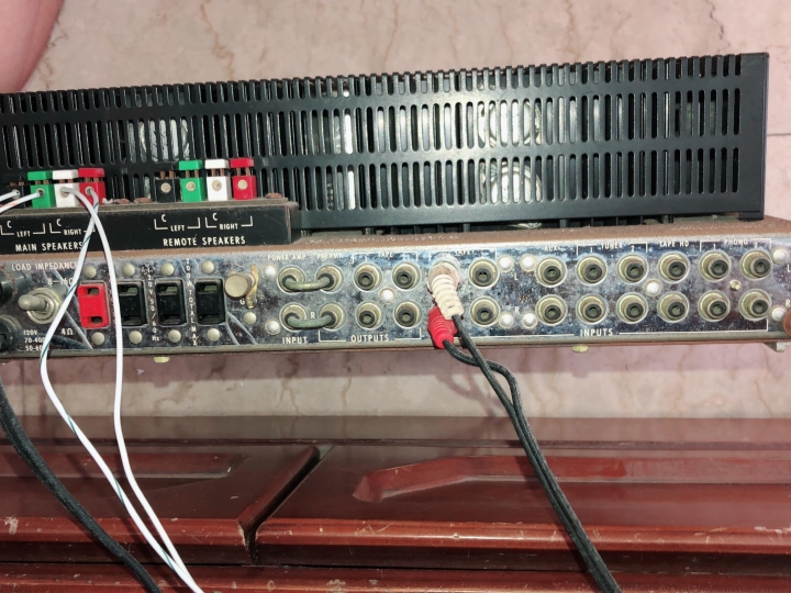 求救音響高手~有關舊喇叭接新液晶電視