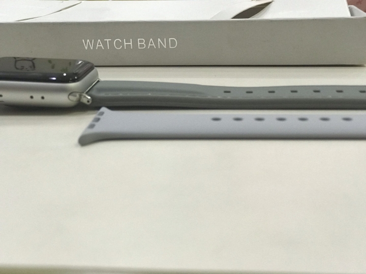 分享Apple Watch 3 運動錶帶-簡約縫線 灰色 42mm