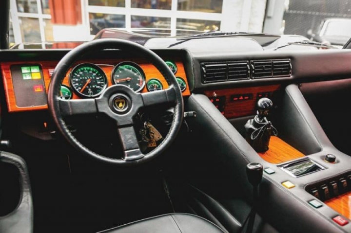 全球第一部高性能 SUV，Lamborghini LM002 試駕片段！
