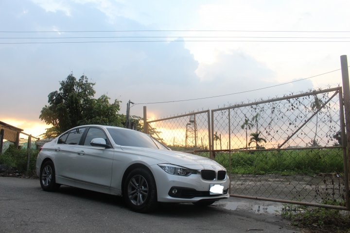 開箱~BMW 318i