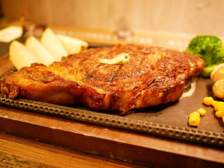 【台北忠孝敦化】ToTsuZen Steak 高貴不貴濕式熟成牛排,想吃多少現切現煎!