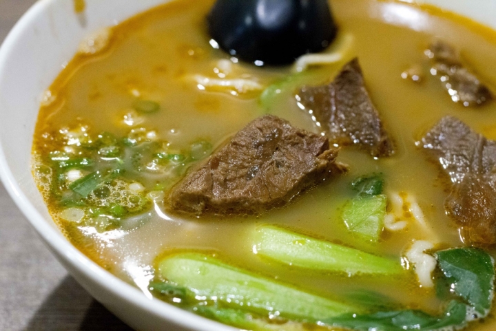 【美食。食記】台中市 西區 真的很挑人吃的一碗牛肉麵 甲級牛肉麵 半筋半肉 孜然 香料