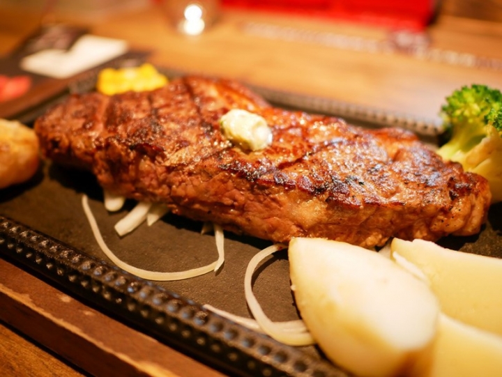 【台北忠孝敦化】ToTsuZen Steak 高貴不貴濕式熟成牛排,想吃多少現切現煎!