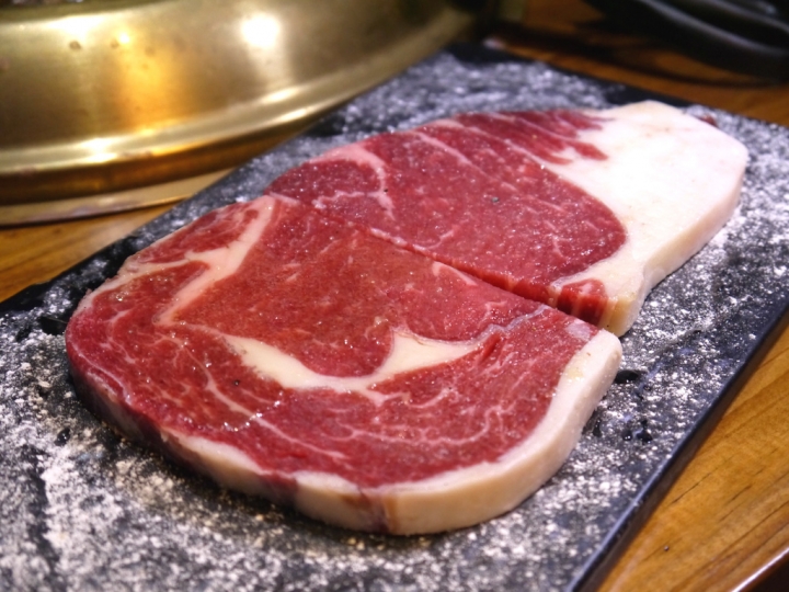 【新北市 中和區/捷運永安市場站】米炭火燒肉小酒館-燒肉串燒一起來！聚餐約會超級歡樂