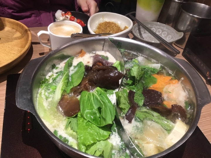 [食評]統一時代百貨3樓涮乃葉(統一時代市府店)~新鮮鍋物吃到飽