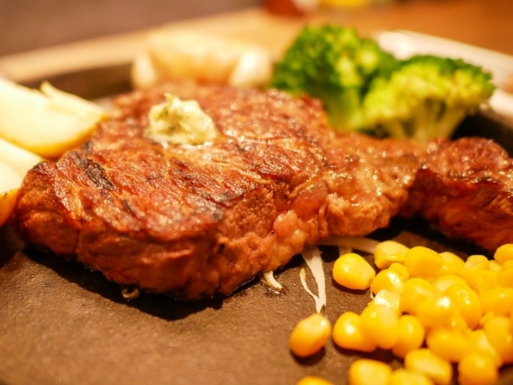 【台北忠孝敦化】ToTsuZen Steak 高貴不貴濕式熟成牛排,想吃多少現切現煎!