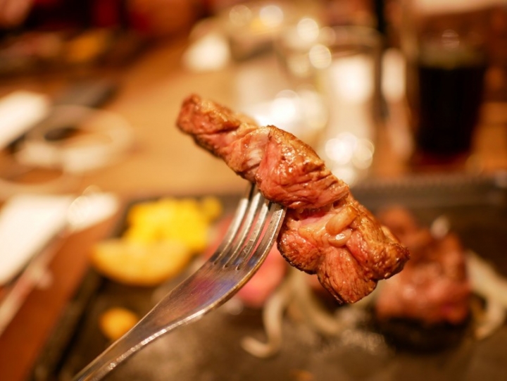 【台北忠孝敦化】ToTsuZen Steak 高貴不貴濕式熟成牛排,想吃多少現切現煎!