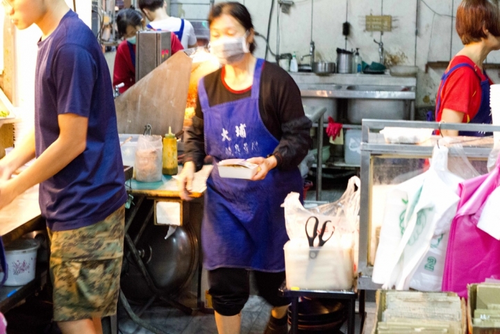 【美食。食記】彰化市 在地嚮導的秘密集會 大埔臭豆腐 晚餐 宵夜 臭豆腐 腸仔湯 豬血 鴨血 推薦