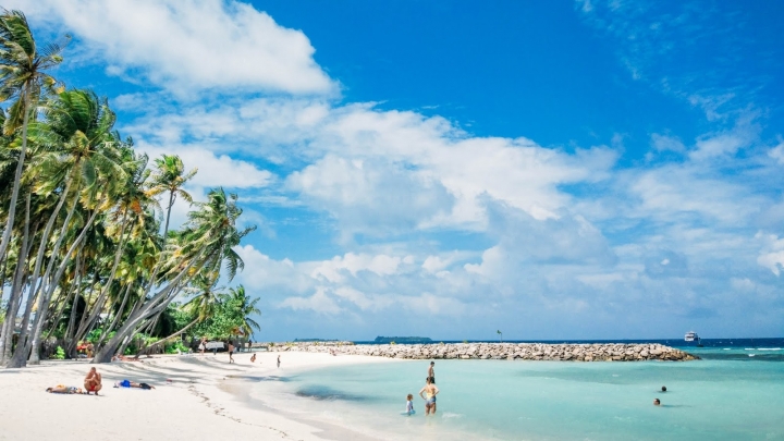 馬爾地夫海島竟然禁止穿比基尼!? 5分鐘帶你環島居民島Maafushi！(上集)｜馬爾地夫 EP 8｜居民島｜旅行，路上。