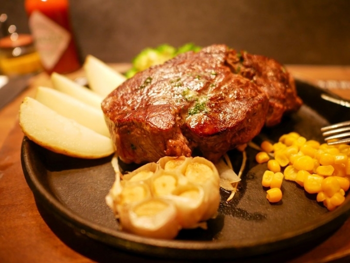 【台北忠孝敦化】ToTsuZen Steak 高貴不貴濕式熟成牛排,想吃多少現切現煎!