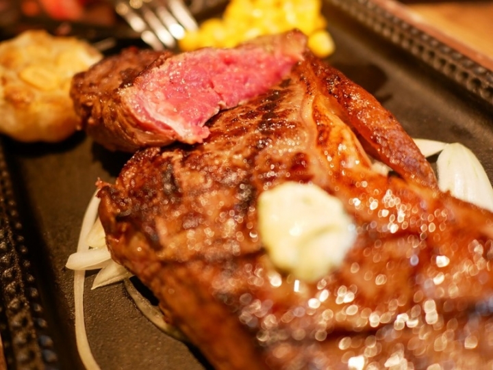 【台北忠孝敦化】ToTsuZen Steak 高貴不貴濕式熟成牛排,想吃多少現切現煎!