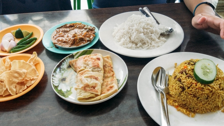 5分鐘帶你一起嚐嚐馬爾地夫馬列島當地人吃的平價餐廳料理！｜馬爾地夫 Ep 5｜馬列島｜旅行，路上。