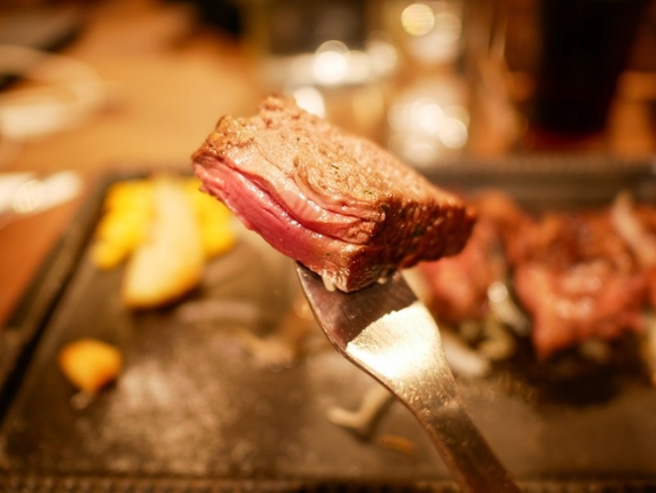 【台北忠孝敦化】ToTsuZen Steak 高貴不貴濕式熟成牛排,想吃多少現切現煎!