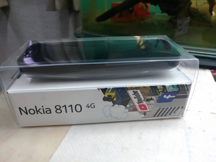 (圖多慎入)較另類的手機消費經驗分享  NOKIA 8110 香蕉復刻!!!