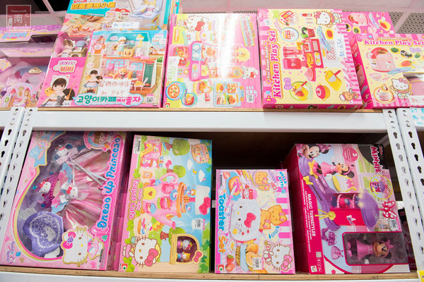 【台南賣場】便宜玩具倉庫｜日韓台玩具批發｜大型玩具賣場~亞細亞toys批發家族台南店
