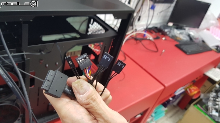 【開箱】簡約低調奢華感，INWIN 103機殼開箱分享