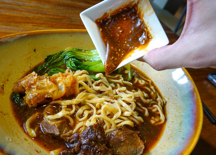 狂妄的國宴級牛肉麵！Michael前往掌門東豐店踢館Michael大廚！