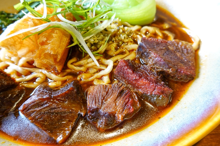 狂妄的國宴級牛肉麵！Michael前往掌門東豐店踢館Michael大廚！