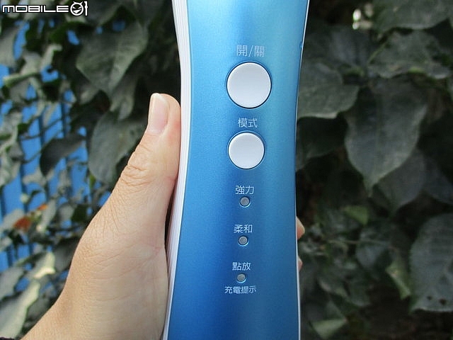 (開箱)日本【大京電販】 "無線充電式潔牙靚白組" (電動沖牙機+電動牙刷)。