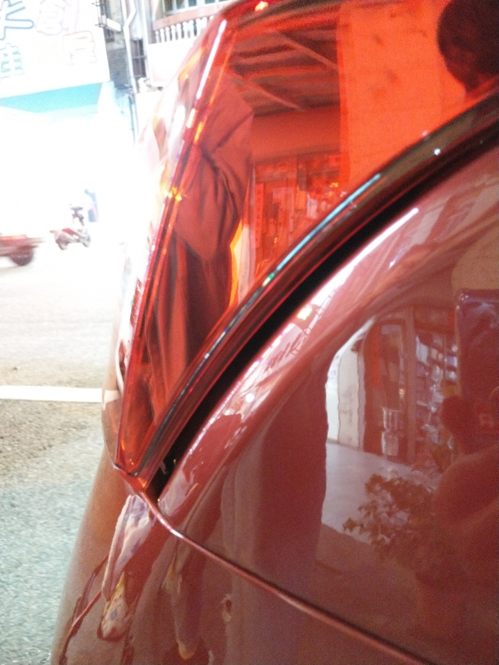 後車燈縫隙