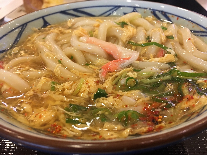 【蟹肉愛好者限時限定！】【神奈川縣】日本丸龜製麵期間限定「蟹肉蛋羹烏龍麵」，大碗便宜又好吃！