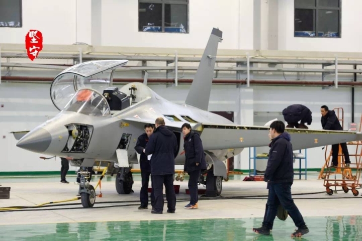 裝了雷達的JL10高教機