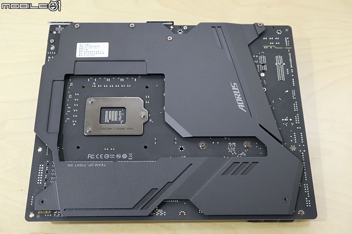 [開箱]  Z390 散熱用料強化中高階誠意之作 Z390 AORUS MASTER 大師超頻