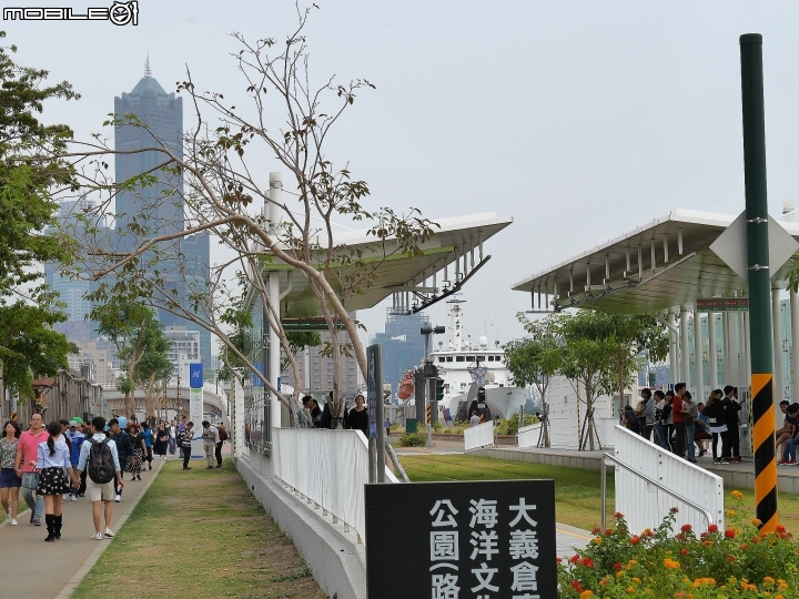 高雄市 鹽埕區 駁二藝術特區 大勇/蓬萊倉庫 — 多了輕軌,充滿文創氣息的海濱園區