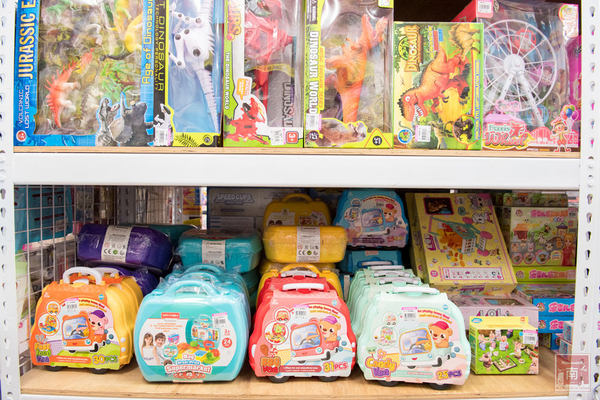 【台南賣場】便宜玩具倉庫｜日韓台玩具批發｜大型玩具賣場~亞細亞toys批發家族台南店