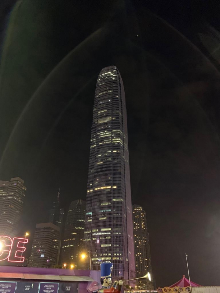 請問這樣iphone xs max的夜照有問題嗎(有折射及光影)？