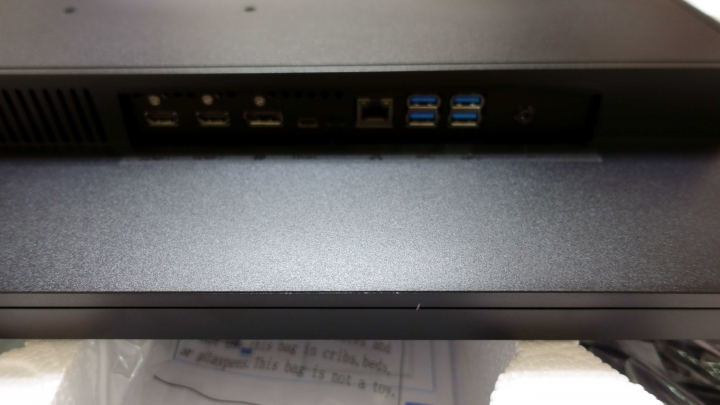 [簡單開箱] PHILIPS 328P6VUBREB