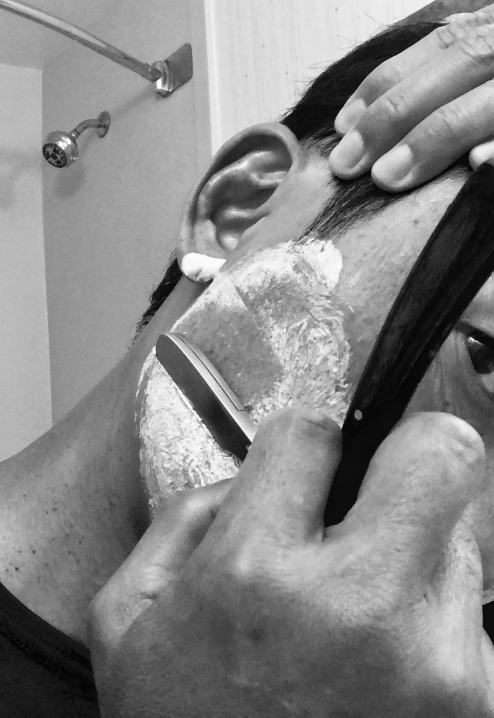 旅行中使用  直式剃刀 Straight Razor