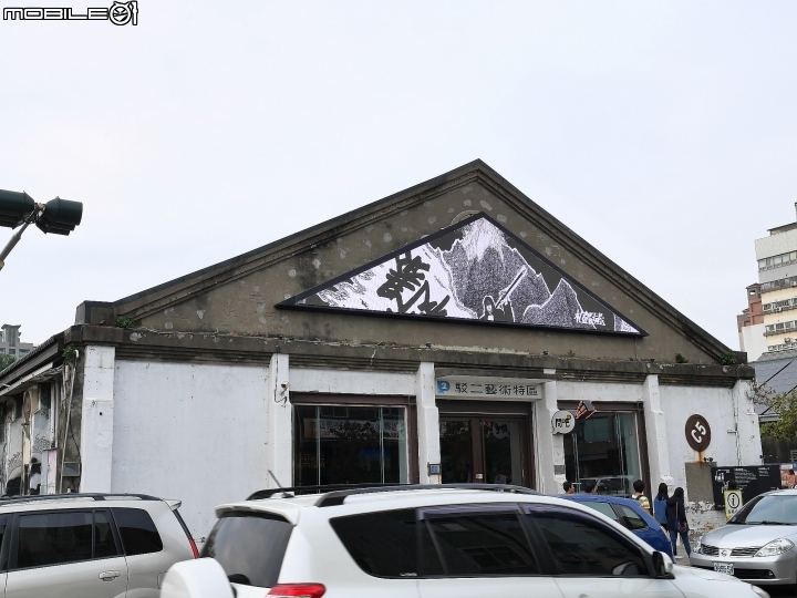高雄市 鹽埕區 駁二藝術特區 大勇/蓬萊倉庫 — 多了輕軌,充滿文創氣息的海濱園區