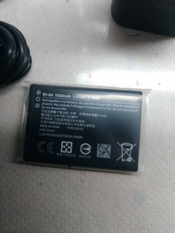 (圖多慎入)較另類的手機消費經驗分享  NOKIA 8110 香蕉復刻!!!